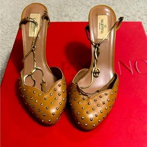 Gently Used Valentino low heel vintage shoes